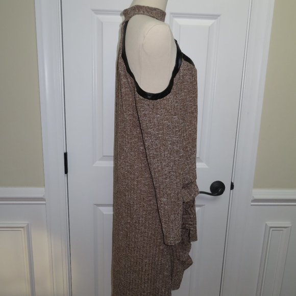 Open Shoulder Ripped Tunic Top - Picture 2 of 5